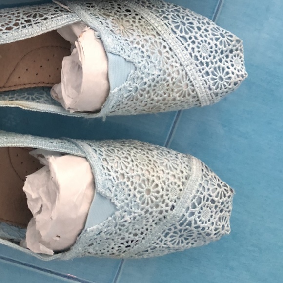 Shoes-slip on /Toms in baby blue- 8.5 - Picture 3 of 4